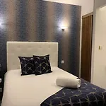 Contact Le Provence Отель 3*