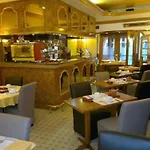 Contact Le Provence Hotel