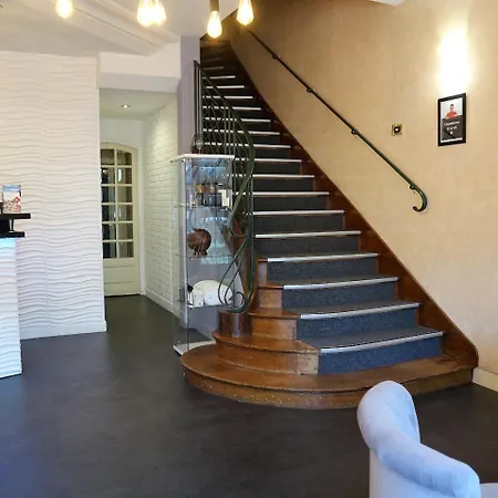 Отель Contact Le Provence Ажен