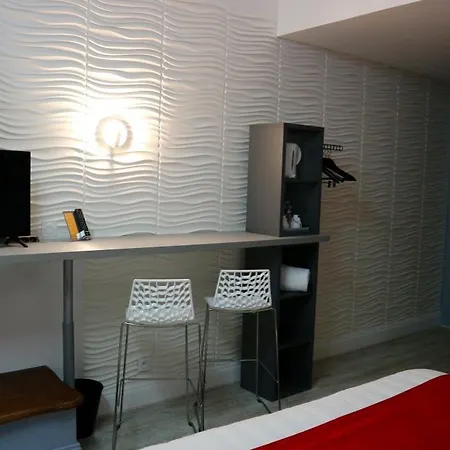 Contact Le Provence Hotel 3*