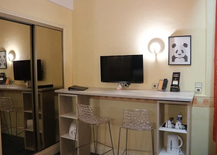 Contact Le Provence Hotel