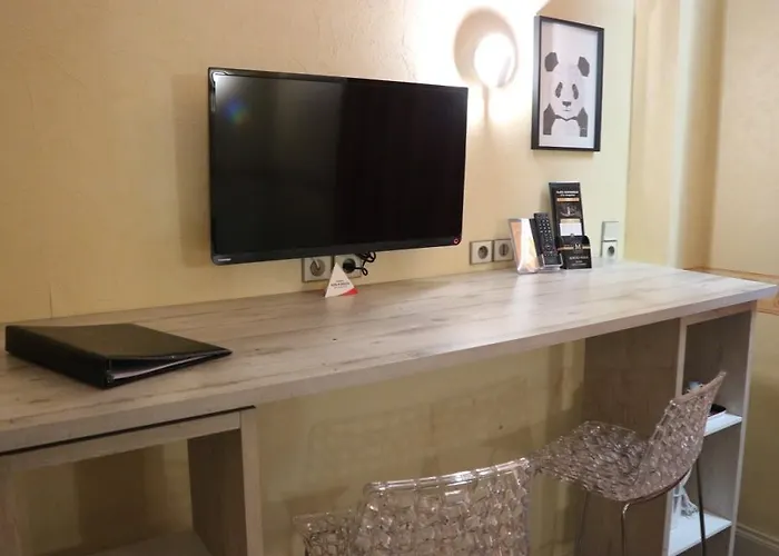 Contact Le Provence Hotel 3*